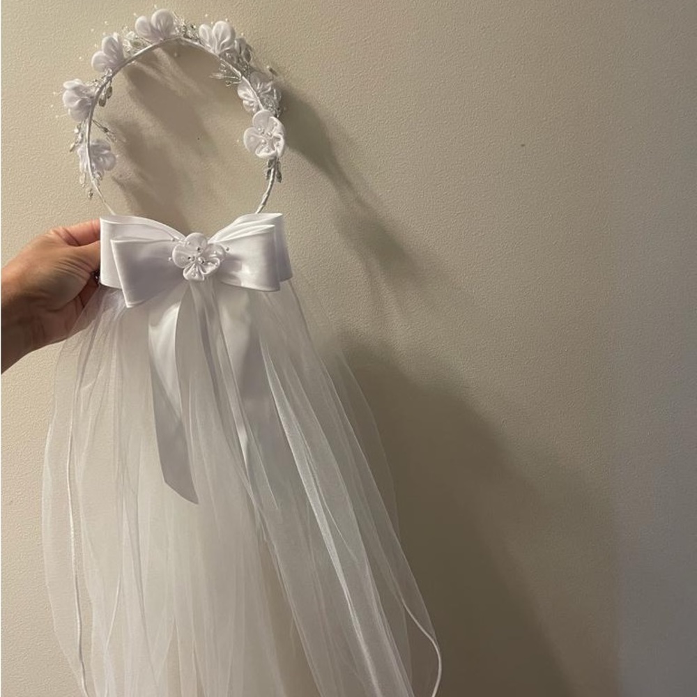 Communion veil like new, wore it for a few hours